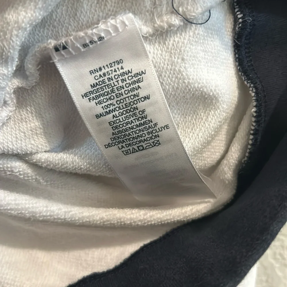 True religion white two pockets on either side size 2xl